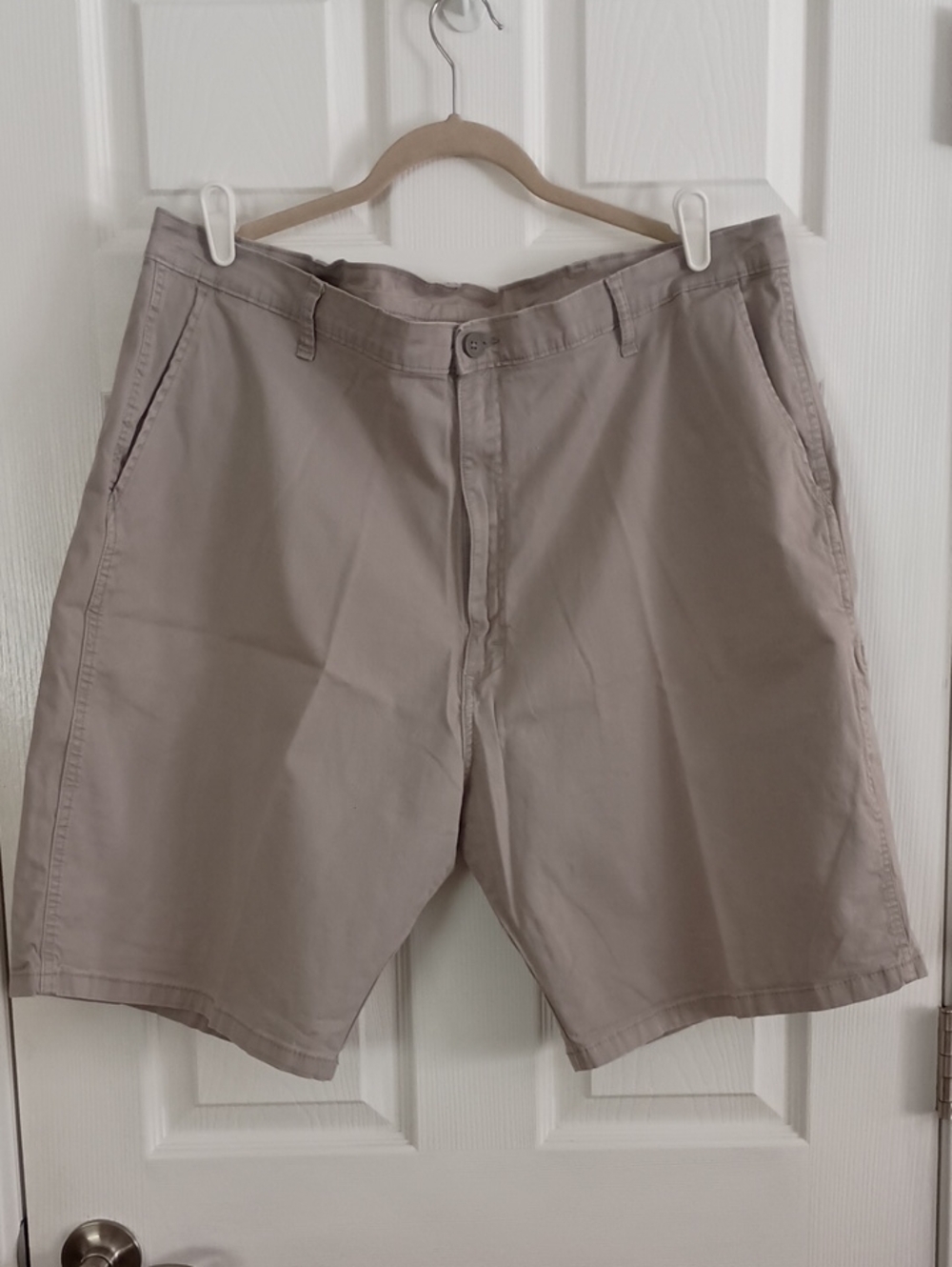 Wrangler Authentic Size 42 Flat Front Khaki Shorts (f800)